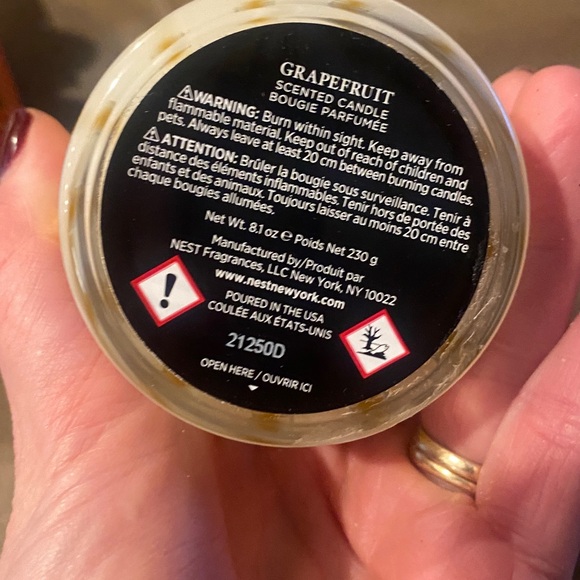 Nest Fragrance New York Grapefruit Classic Candle 8.1oz New No Box - Picture 3 of 4